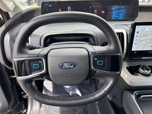 Used 2025 Ford Expedition Active RWD image 15