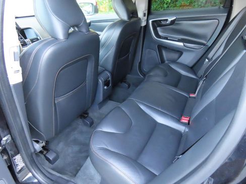 Used 2017 Volvo XC60 T6 Dynamic w/ Preferred Option Package AWD/4WD image 12