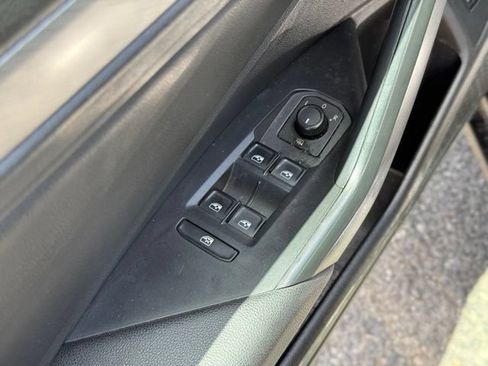 Used 2020 Volkswagen Jetta SE FWD image 16