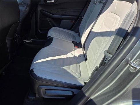 Certified 2024 Ford Escape SE w/ PHEV Premium Package image 18