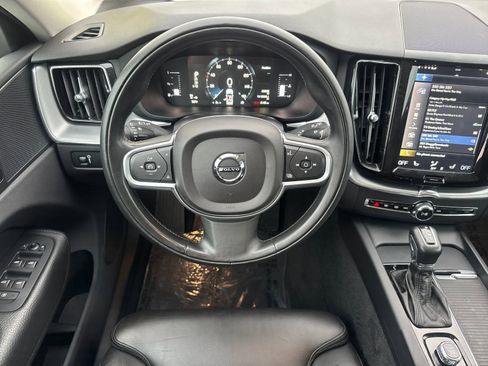 Used 2019 Volvo XC60 T5 Momentum w/ Protection Package Premier image 14