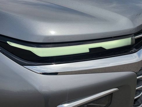 Used 2025 Chevrolet Traverse LT FWD image 34