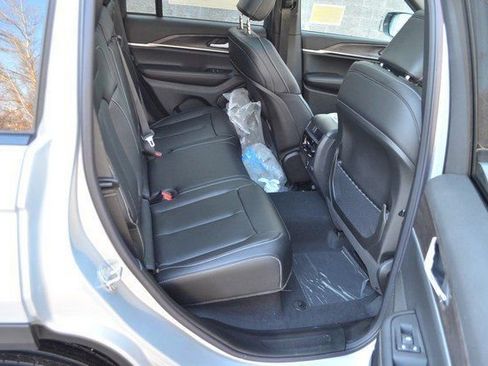 New 2025 Jeep Grand Cherokee Limited image 32