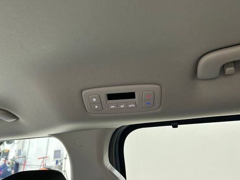 Used 2024 Kia Carnival EX FWD image 30