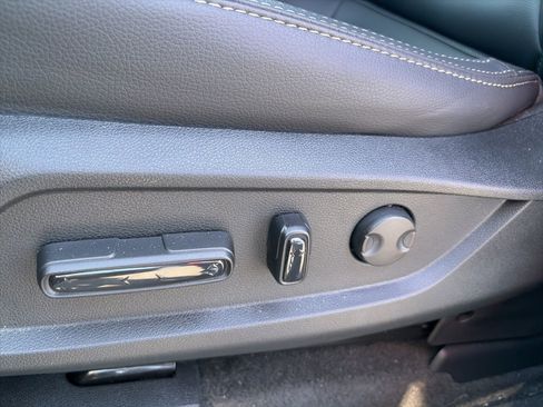 Used 2025 Honda Pilot EX-L image 13