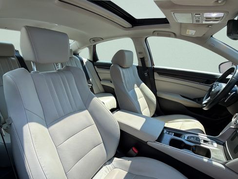Used 2018 Honda Accord Touring image 27