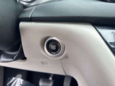 Used 2023 Chrysler Pacifica Touring-L FWD image 26