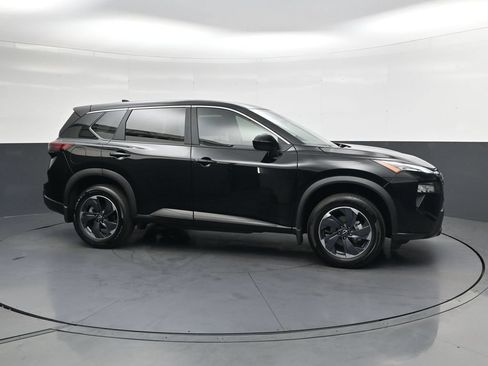 Certified 2026 Nissan Rogue SV FWD image 4