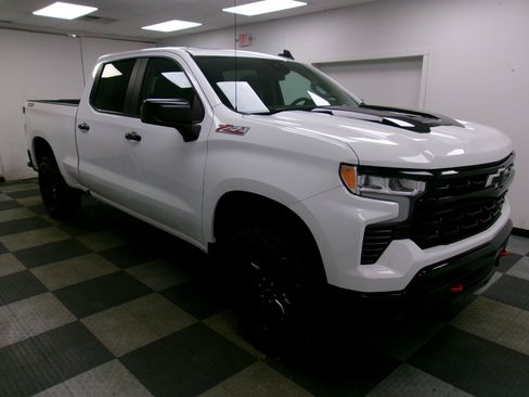Used 2025 Chevrolet Silverado 1500 LT Trail Boss w/ Convenience Package II AWD/4WD image 14