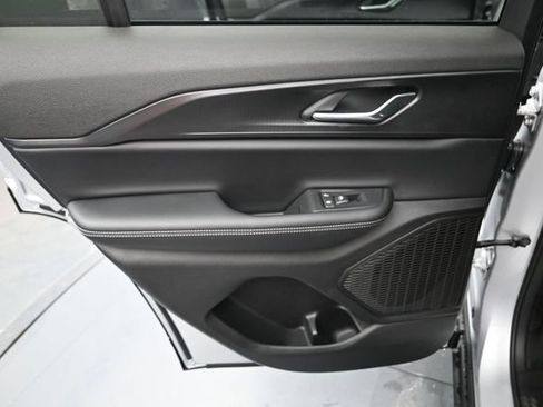 Used 2025 Jeep Grand Cherokee Laredo AWD/4WD image 32