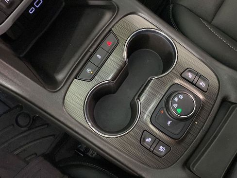 Used 2023 GMC Acadia SLT w/ Preferred Package AWD/4WD image 24