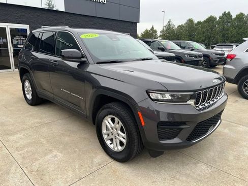 Certified 2023 Jeep Grand Cherokee Laredo w/ Luxury Tech Group I AWD/4WD image 1