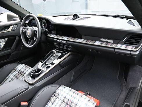 Certified 2025 Porsche 911 Turbo S AWD/4WD image 33