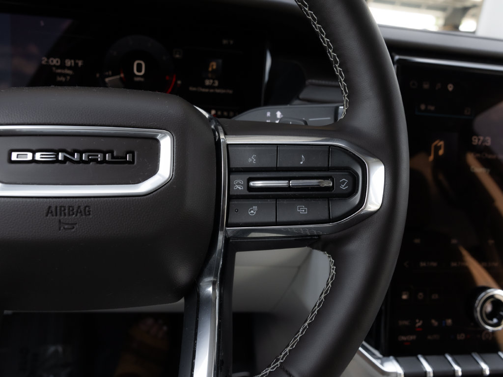 Used 2025 GMC Acadia Denali AWD/4WD image 16