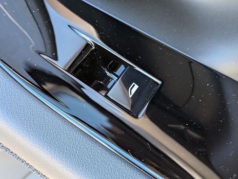 New 2026 BMW 530i xDrive w/ M Sport Package image 37