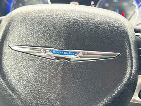 Used 2018 Chrysler Pacifica Touring-L Plus FWD image 30