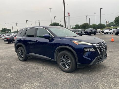 Used 2024 Nissan Rogue SV FWD image 3
