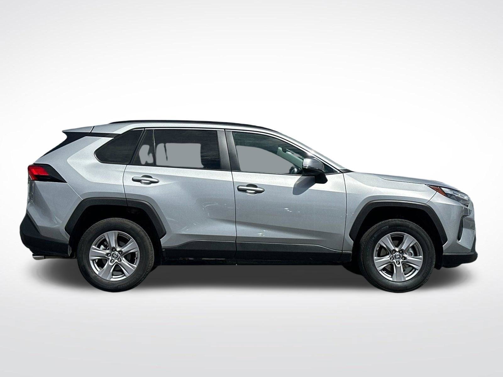 Used 2025 Toyota RAV4 XLE AWD/4WD image 2