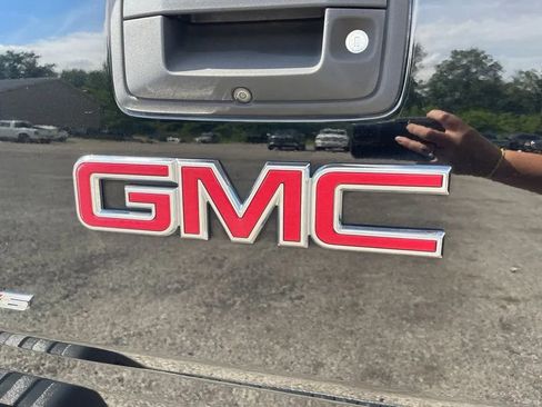Used 2020 GMC Canyon SLE w/ Elevation Edition AWD/4WD image 9