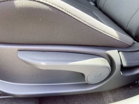 Certified 2025 Hyundai Elantra SE image 39