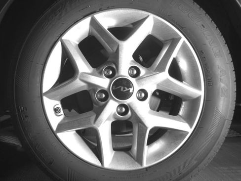 Used 2025 Kia Soul LX w/ LX Technology Package FWD image 17