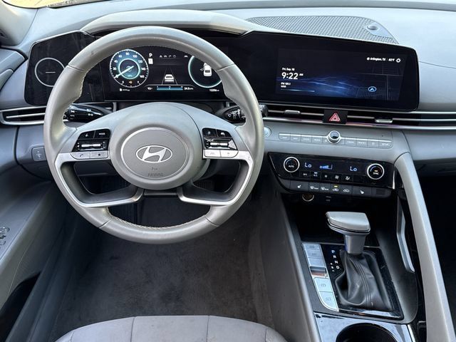 Used 2025 Hyundai Elantra SEL FWD image 11