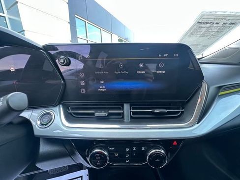 Used 2025 Chevrolet Trax LT image 18