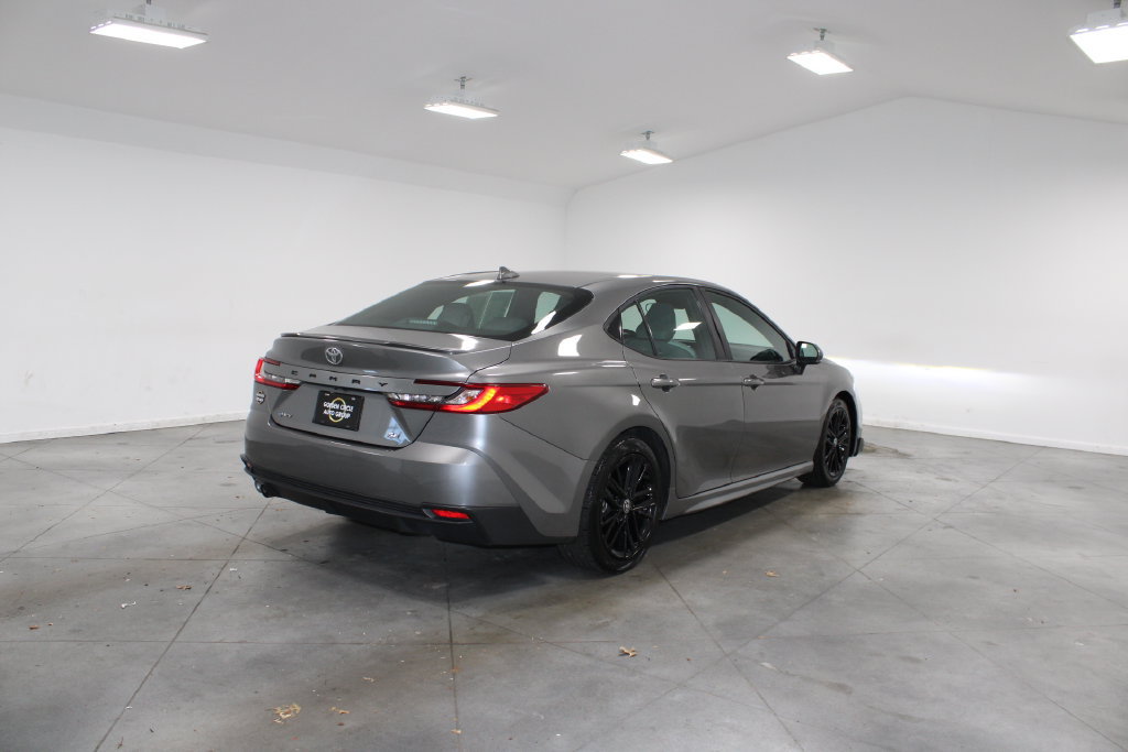 Used 2025 Toyota Camry SE FWD image 9