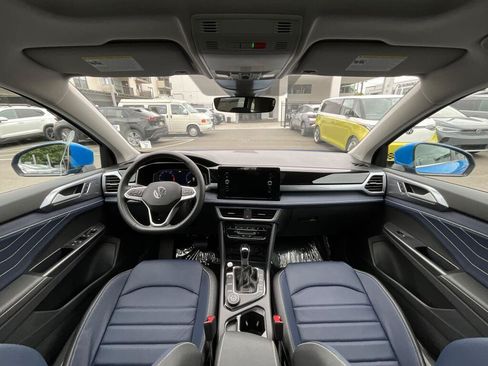 New 2026 Volkswagen Taos SEL AWD/4WD image 16