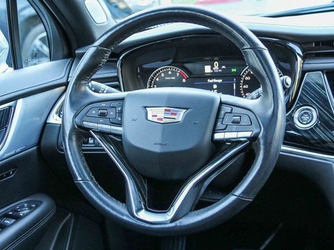 Used 2023 Cadillac XT6 Premium Luxury image 16