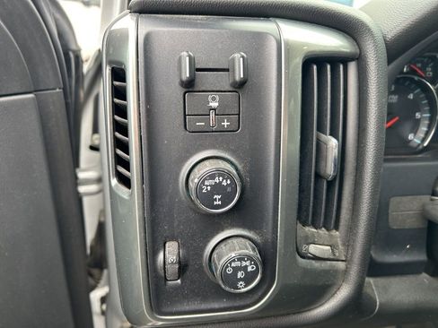 Used 2018 Chevrolet Silverado 1500 LT w/ All Star Edition image 27