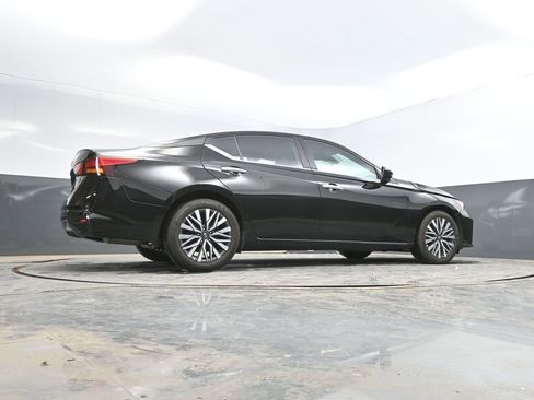 Used 2025 Nissan Altima 2.5 SV FWD image 38