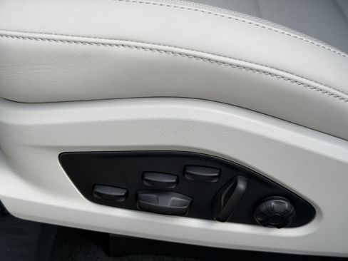 New 2026 Porsche Macan Turbo Electric image 26