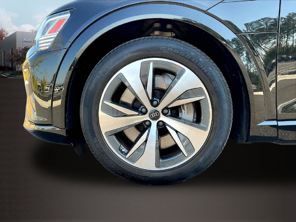 Used 2024 Audi Q8 e-tron Premium AWD/4WD image 33