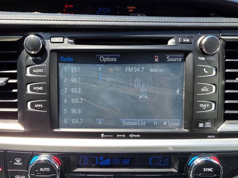 Used 2018 Toyota Highlander XLE FWD image 22