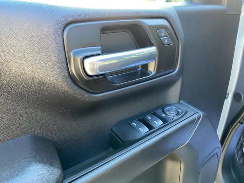 Used 2025 Chevrolet Silverado 1500 Custom Trail Boss w/ LPO, Dark Essentials Package AWD/4WD image 17