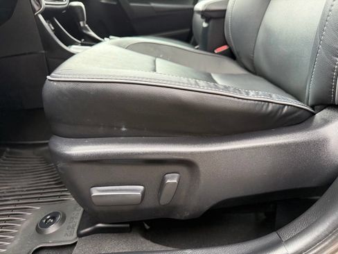 Used 2018 Toyota Corolla XLE FWD image 15