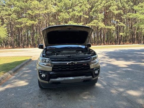 Used 2022 Chevrolet Colorado Z71 AWD/4WD image 19