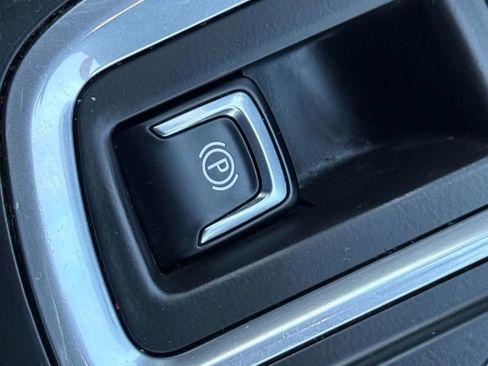 Used 2018 Chevrolet Equinox LT w/ Sun & Infotainment Package image 32