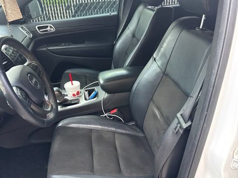Used 2019 Jeep Grand Cherokee Altitude RWD image 2