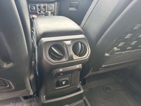 Used 2022 Jeep Wrangler Unlimited Rubicon w/ Xtreme Recon 35" Tire Package image 15