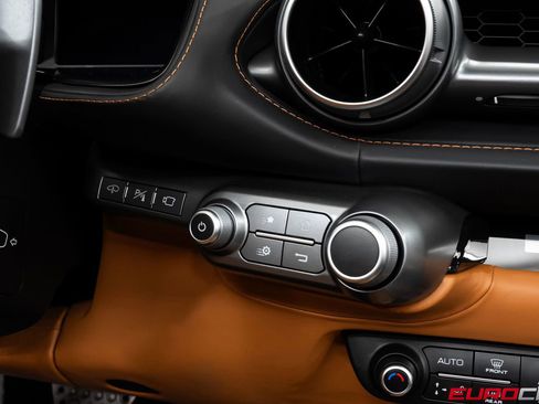 Used 2021 Ferrari 812 GTS image 34