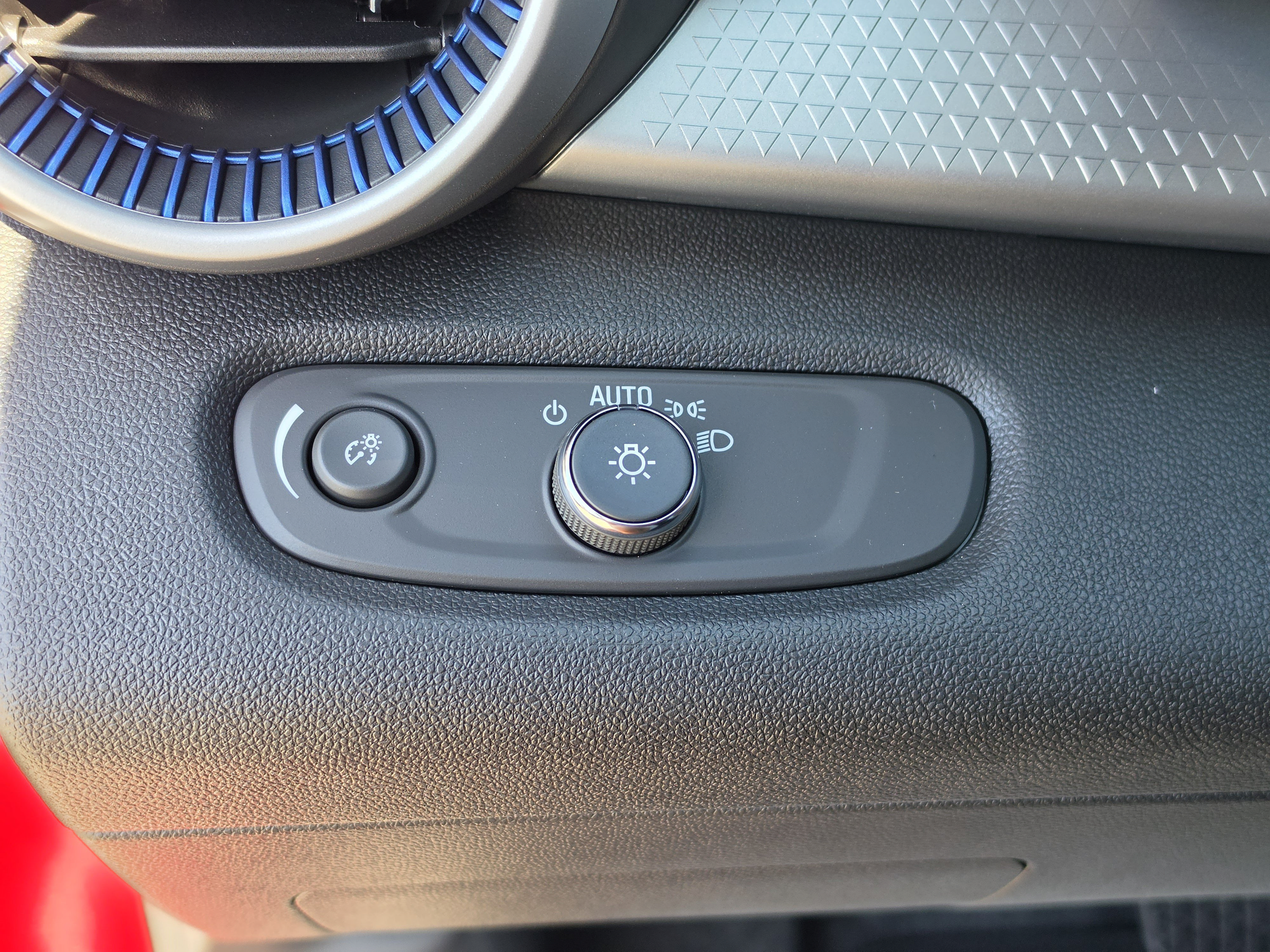New 2026 Chevrolet Trax LS w/ LS Convenience Package FWD image 29