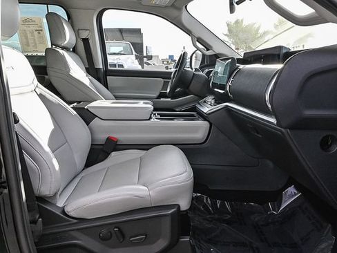 Certified 2025 Ford Expedition Platinum w/ Driver's Package AWD/4WD image 19
