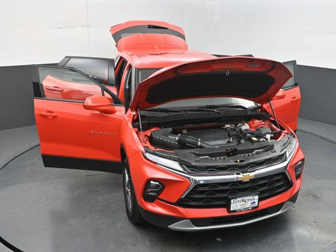 Used 2025 Chevrolet Blazer LT AWD/4WD image 40