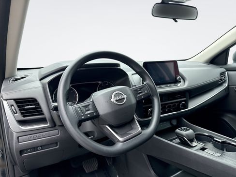 Used 2025 Nissan Rogue S AWD/4WD image 10