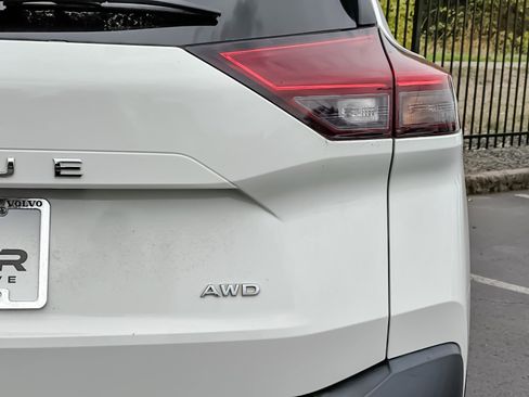 Used 2022 Nissan Rogue S image 24