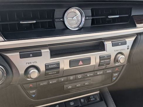 Used 2017 Lexus ES 350 w/ Luxury Package FWD image 18