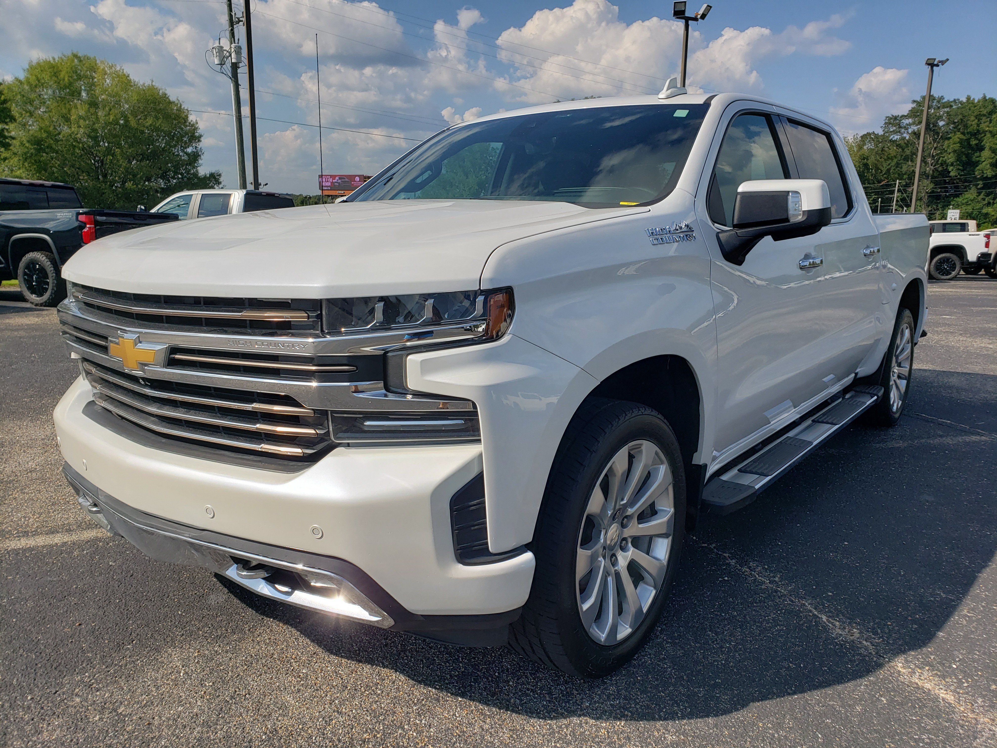 Used 2019 Chevrolet Silverado 1500 High Country w/ Technology Package AWD/4WD image 2