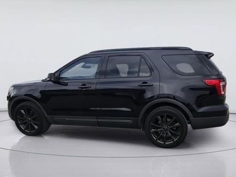 Used 2017 Ford Explorer XLT w/ Equipment Group 202A FWD image 6